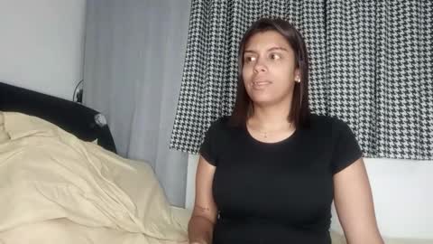 vickyhm22 online show from 12-04-25, 06:12