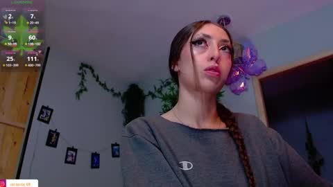 Victoria   online show from 12-16-25, 05:18