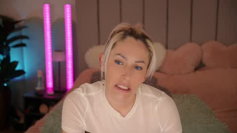 vickysecret96 online show from 04-04-26, 05:54