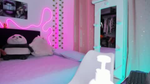 Snapshot of vickysth1 chatting on 10-10-25, 10:42 VICTORIA 3 online show from 10-10-25, 10:42