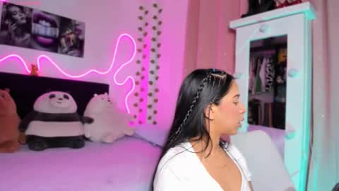 Snapshot of vickysth1 chatting on 10-13-25, 10:32 VICTORIA 3 online show from 10-13-25, 10:32