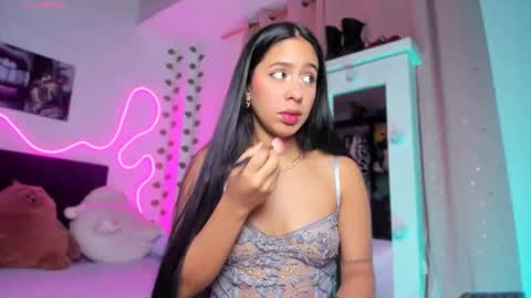 Snapshot of vickysth1 chatting on 10-17-25, 11:40 VICTORIA 3 online show from 10-17-25, 11:40