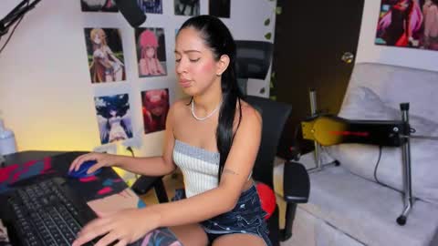 Snapshot of vickysth1 chatting on 11-03-25, 10:42 VICTORIA 3 online show from 11-03-25, 10:42