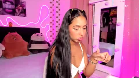 Snapshot of vickysth1 chatting on 11-21-25, 10:41 VICTORIA 3 online show from 11-21-25, 10:41