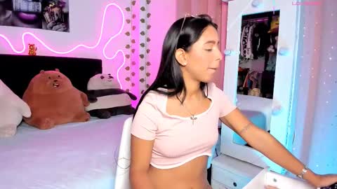 Snapshot of vickysth1 chatting on 11-26-25, 12:11 VICTORIA 3 online show from 11-26-25, 12:11