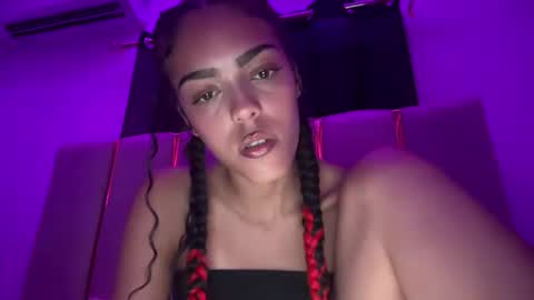 Snapshot of vickyyyx chatting on 05-16-26, 12:07 Goddess Victory online show from 05-16-26, 12:07