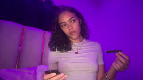 Snapshot of vickyyyx chatting on 05-20-26, 02:07 Goddess Victory online show from 05-20-26, 02:07