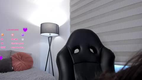 Victoria  online show from 02-16-25, 04:21