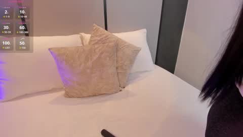 Snapshot of victoria18x chatting on 12-16-25, 11:32 Victoria online show from 12-16-25, 11:32