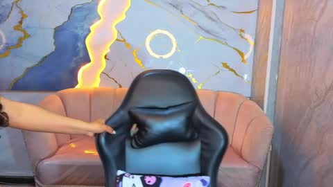 victoria_castillo_b online show from 04-25-26, 07:44