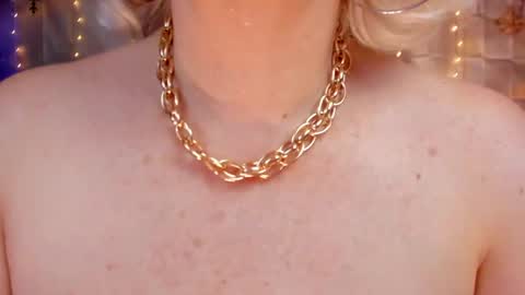 Snapshot of victoria_dior chatting on 01-06-25, 09:22 diorvictoria9 online show from 01-06-25, 09:22