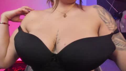victoria_floyd1 online show from 04-25-26, 10:18