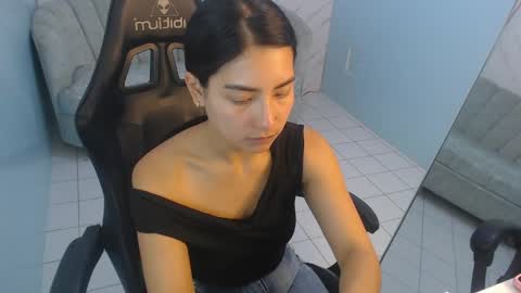 Victoria online show from 04-25-26, 01:41