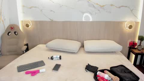 Victoria H  online show from 07-28-26, 11:17