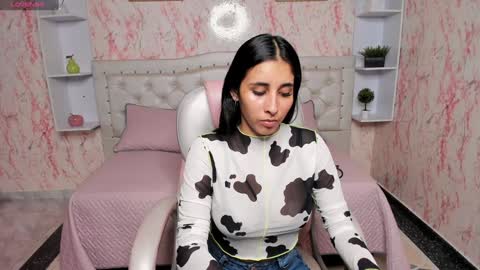 Snapshot of victoria_houston chatting on 01-02-25, 07:18 Victoria Houston online show from 01-02-25, 07:18