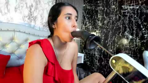 Snapshot of victoria_houston chatting on 10-20-25, 12:49 Victoria Houston online show from 10-20-25, 12:49