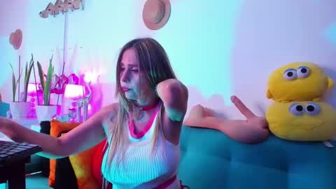 Victoria  online show from 02-05-25, 01:04