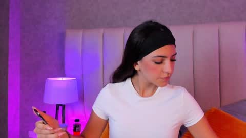 Snapshot of victoria_joliegb chatting on 12-21-24, 11:55 Victoria Lozano online show from 12-21-24, 11:55