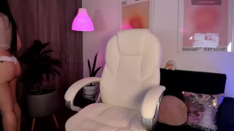 Snapshot of victoria_korss chatting on 02-25-25, 11:22 Victoria  online show from 02-25-25, 11:22