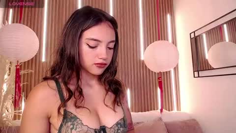Snapshot of victoria_leiya chatting on 07-17-26, 01:40 VICTORIA online show from 07-17-26, 01:40