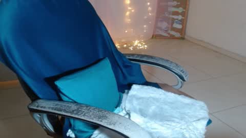 VICKY online show from 01-19-25, 01:53