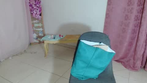 VICKY online show from 03-07-25, 04:33