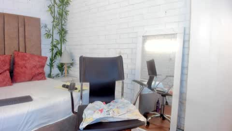 Snapshot of victoria_mooree chatting on 12-28-24, 05:03 Victoria Everyday From 1400 to 2130 Col Time online show from 12-28-24, 05:03