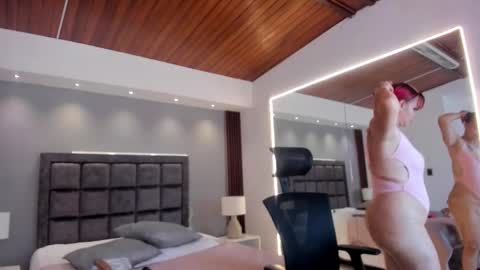 Snapshot of victoria_mooree chatting on 09-12-25, 05:57 Victoria Everyday From 1400 to 2130 Col Time online show from 09-12-25, 05:57