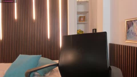 Snapshot of victoria_mooree chatting on 09-27-25, 04:01 Victoria Everyday From 1400 to 2130 Col Time online show from 09-27-25, 04:01