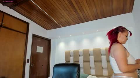 Snapshot of victoria_mooree chatting on 09-28-25, 11:37 Victoria Everyday From 1400 to 2130 Col Time online show from 09-28-25, 11:37