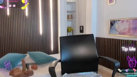 Snapshot of victoria_mooree chatting on 10-08-25, 06:05 Victoria Everyday From 1400 to 2130 Col Time online show from 10-08-25, 06:05