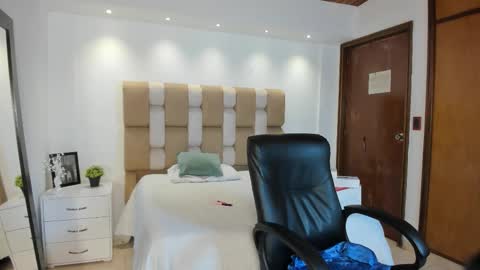 Snapshot of victoria_mooree chatting on 10-12-25, 11:31 Victoria Everyday From 1400 to 2130 Col Time online show from 10-12-25, 11:31