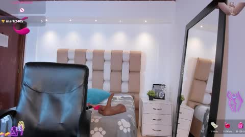 Snapshot of victoria_mooree chatting on 11-25-25, 06:08 Victoria Everyday From 1400 to 2130 Col Time online show from 11-25-25, 06:08