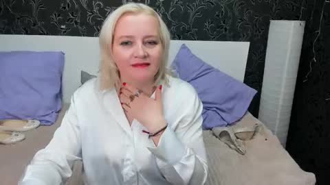 Snapshot of victoria_notti chatting on 02-26-26, 03:44 Violett online show from 02-26-26, 03:44