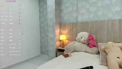 victoria_pachon online show from 04-25-26, 07:00