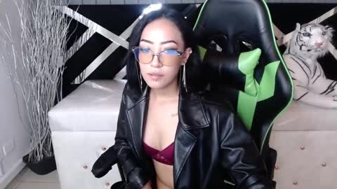 Snapshot of victoria_ricci_a chatting on 01-11-25, 04:57 Victoria online show from 01-11-25, 04:57