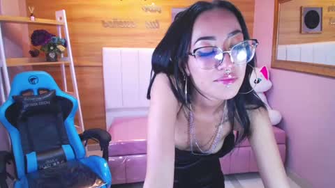 Snapshot of victoria_ricci_a chatting on 01-25-25, 02:26 Victoria online show from 01-25-25, 02:26