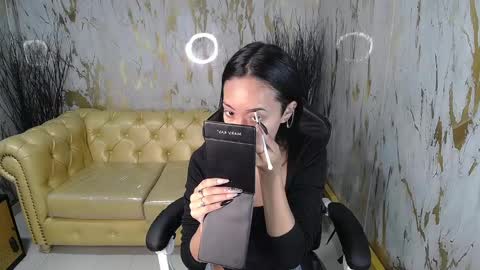 Snapshot of victoria_ricci_a chatting on 01-31-25, 04:17 Victoria online show from 01-31-25, 04:17