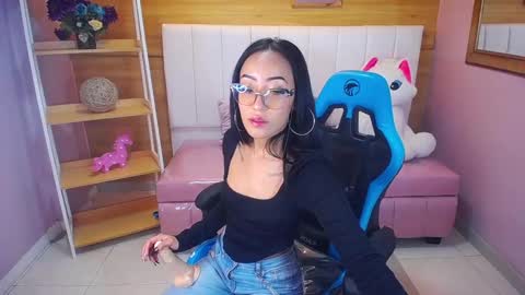 Snapshot of victoria_ricci_a chatting on 02-10-25, 04:47 Victoria online show from 02-10-25, 04:47