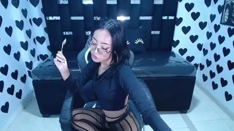 Snapshot of victoria_ricci_a chatting on 02-12-25, 07:35 Victoria online show from 02-12-25, 07:35