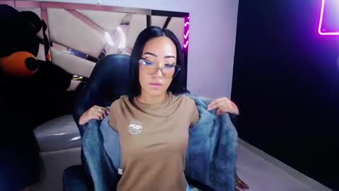 Snapshot of victoria_ricci_a chatting on 03-01-25, 04:44 Victoria online show from 03-01-25, 04:44