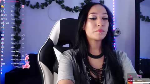 Snapshot of victoria_ricci_a chatting on 10-11-25, 12:43 Victoria online show from 10-11-25, 12:43