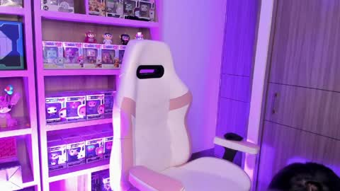 Victoria online show from 04-04-26, 05:49