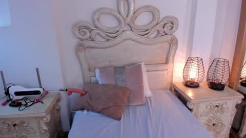 victoria  online show from 12-31-24, 02:36