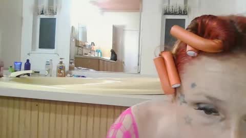 Snapshot of victoria_vuitton chatting on 10-12-25, 05:06 victoria vuitton online show from 10-12-25, 05:06