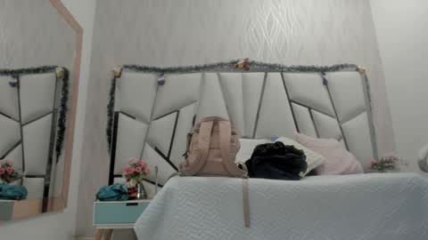 Victoria Sofia online show from 11-22-25, 07:13