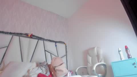 Victoria Sofia online show from 11-24-25, 07:13