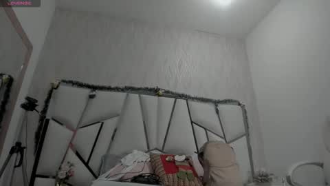 Victoria Sofia online show from 12-17-25, 07:09