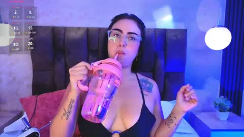 Victoria Andrade online show from 04-28-26, 12:21