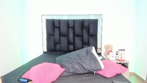 Snapshot of victoriacolin chatting on 02-25-25, 03:05 VICTORIA online show from 02-25-25, 03:05